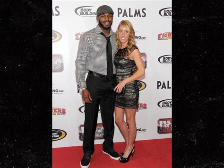 Jon Jones, Bio, UFC, Light Heavyweight, Salary, net worth, Career, Personal life, engaged, Children, facts, Girlfriend, Earnings