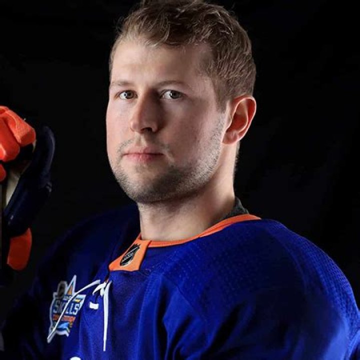 Josh Bailey Biography- NHL player, Salary, Earnings, Net worth, Married, Relationship, Affair, Age, Height, Family, Wife, Children, Career, Contract