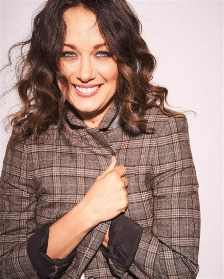 Julia Jones - Bio, Age, Wiki, Facts and Family