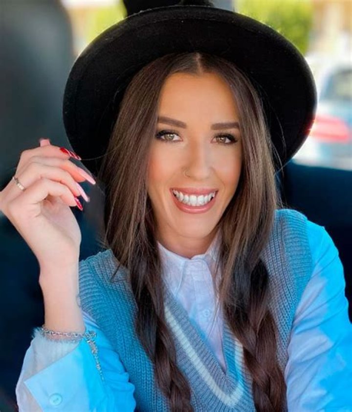 
Julia Menu Garcia Height, Weight, Net Worth, Age, Birthday, Wikipedia, Who, Nationality, Biography 