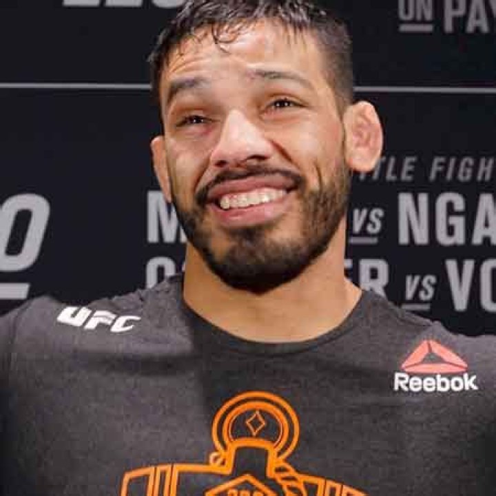 Julio Arce Bio-salary, net worth, girlfriend, relationship, career, stats, biography, dating, married, ufc, mma, age