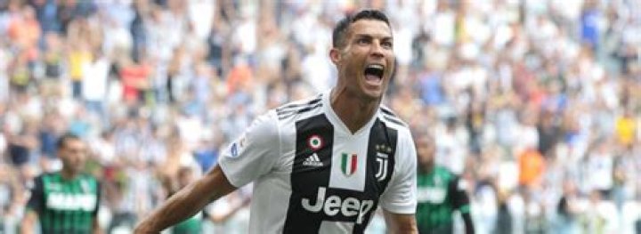 Juventus Is Using The Popularity Of Cristiano Ronaldo To Sell Bonds