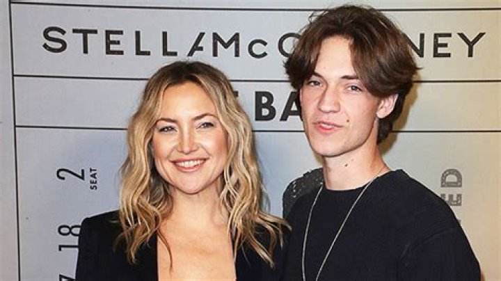 Kate Hudson’s Son Ryder, 18, Is Taller Than Her On NYC Stroll – Hollywood Life