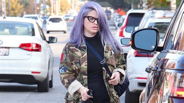 Kelly Osbourne’s 1st Photos Since Giving Birth – Hollywood Life