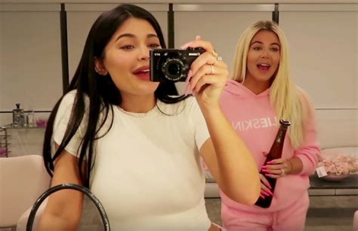 Khloe Kardashian & Kylie Jenner Do Makeup Drunk In New Video – Watch – Hollywood Life