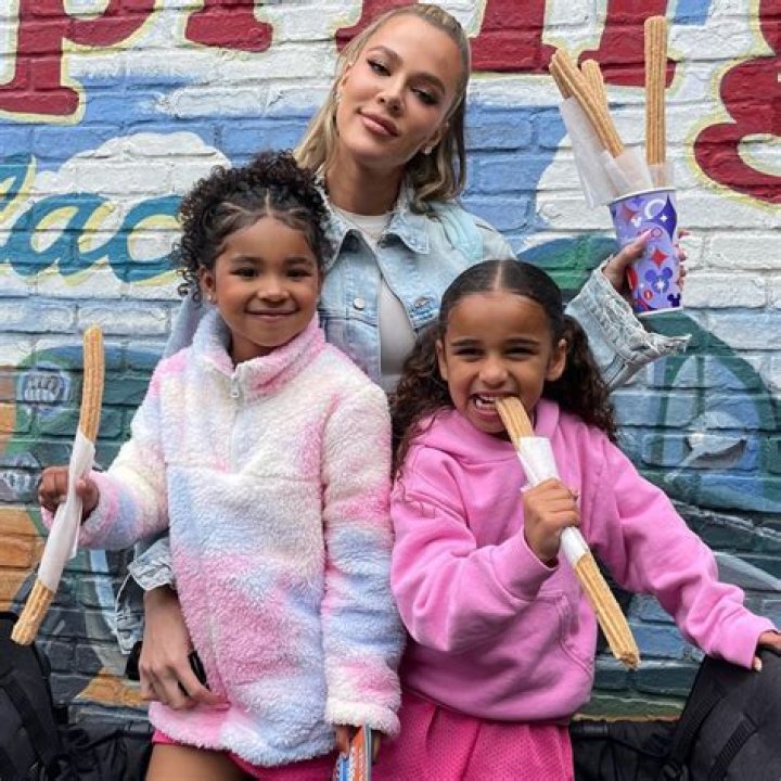 Khloe Kardashian & True Thompson, 1, Show Off Their Morning ‘Trolls’-Themed Dance Routine: Video