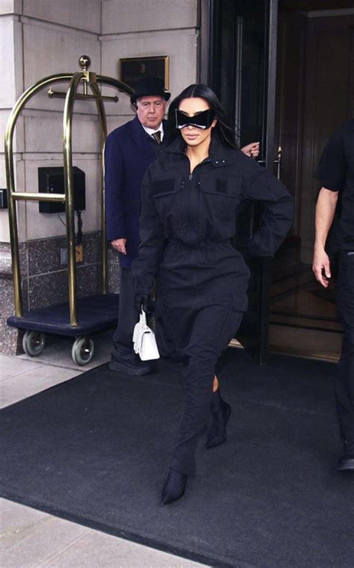 Kim Kardashian Carries Balenciaga Purse In New York: Photos – Hollywood Life