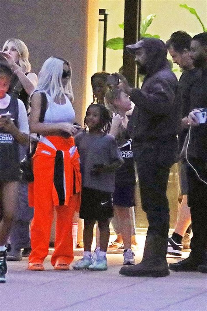 Kim Kardashian & Kanye West: The Real Reason He Was At ‘SNL’ During Her Debut, Including Rehearsal