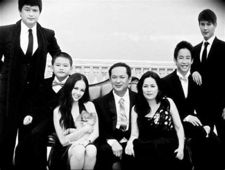 Kim Lip Height, Weight, Age, Boyfriend, Family, Facts, Biography