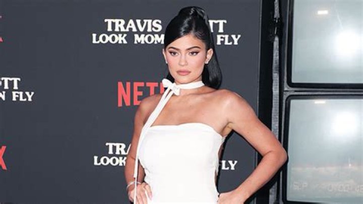 Kylie Jenner Covers Herself In Gold Paint To Announce 24k Cosmetics – Hollywood Life