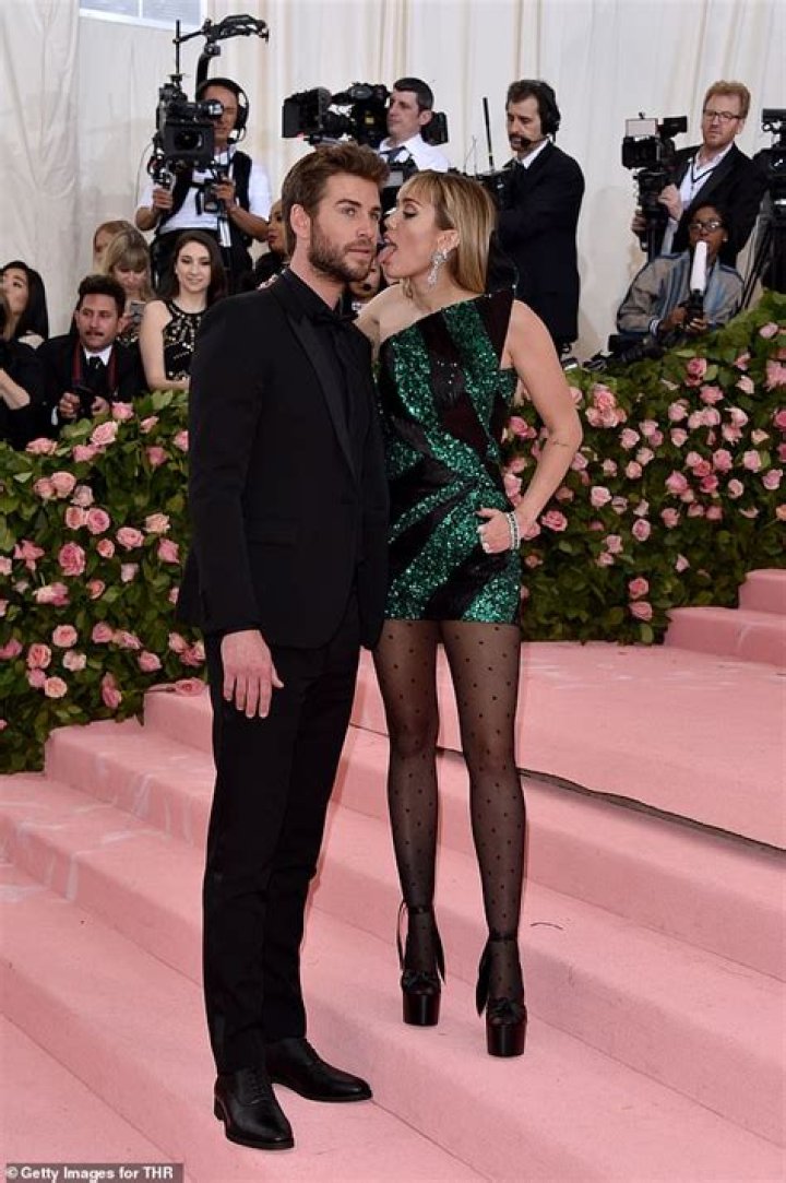 Liam Hemsworth Disses Miley Cyrus’ Twerking In 2019 Video – Hollywood Life