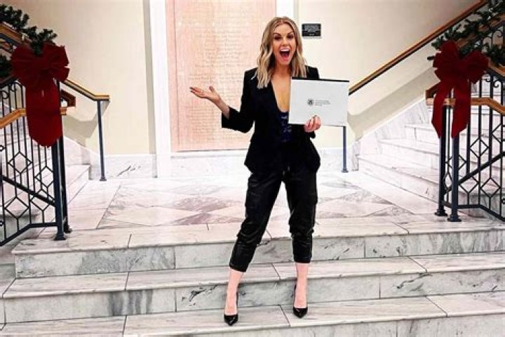 
Lindsay Ell Says She Celebrated with Little Big Town After Passing Her American Citizenship Test 