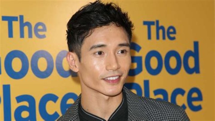Manny Jacinto - Bio, Age, weight, height, Wiki, Facts and Family