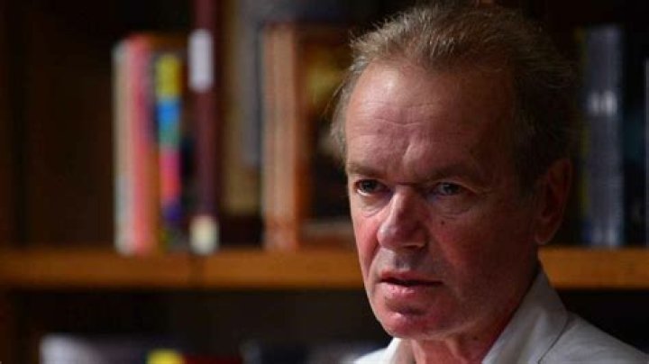 Martin Amis - Bio, Age, net worth, Wiki, Facts and Family