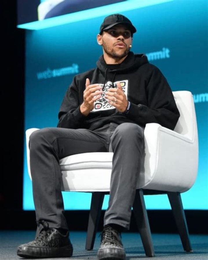 Martin Braithwaite Signed with FC Barcelona; How much is his Annual Salary; Who is Braithwaite Married to?