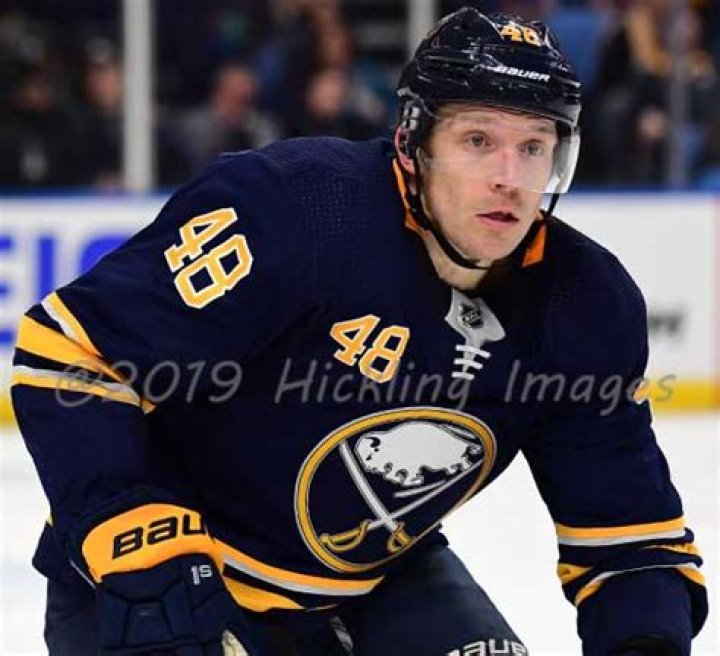 Matt Hunwick Biography-salary, net worth, married, wife, dating, career, age, family, relationship, children, contract, stats