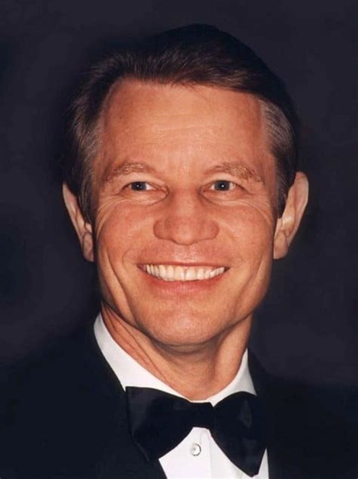 Michael York - Bio, Age, net worth, height, Wiki, Facts and Family