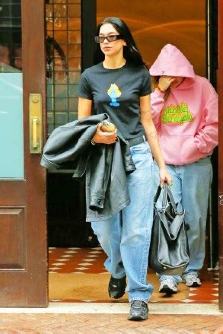 Michelle Obama Rocks Baggy Jeans & Sneakers In 1st Photo Since White House Portrait Unveiled