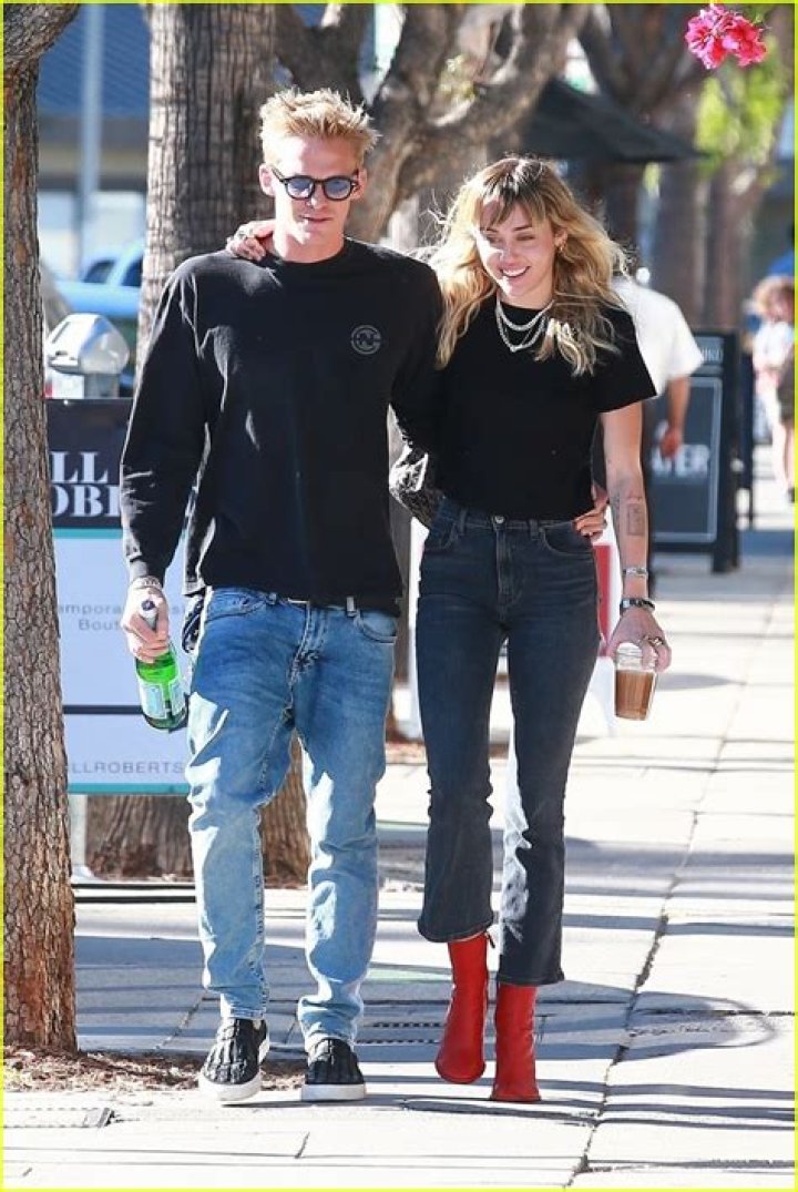 Miley Cyrus & Cody Simpson Split After 10 Mos. Of Dating: Report – Hollywood Life