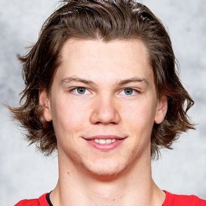 Moritz Seider Bio, Age, Net Worth, Salary, Contract, NHL Stats, & Dating