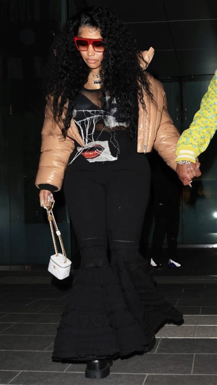 Nicki Minaj Cozies Up To Kenneth Petty While Rocking Sexy Jumpsuit & Pink Hair In Miami — Pics