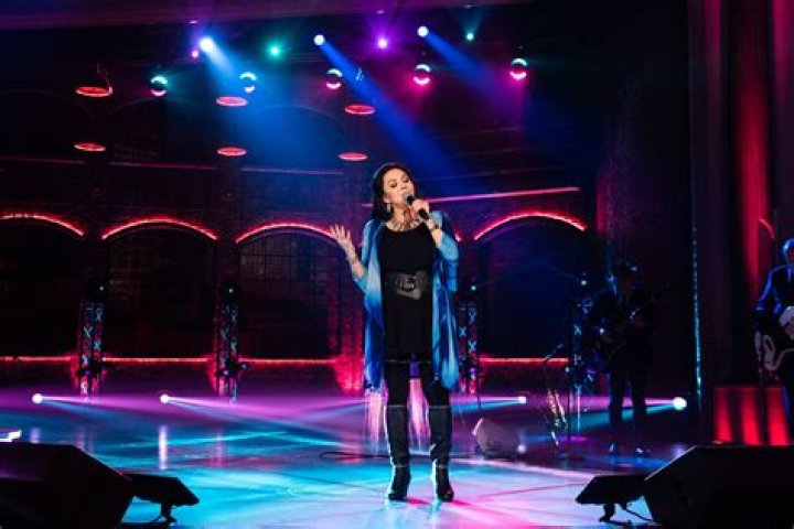 Oh No! Melanie Martinez Cancels A Show Due to Her Purse Getting Stolen! – Get The Full Story Inside! (@MelanieLBBH) – Celeb Secrets