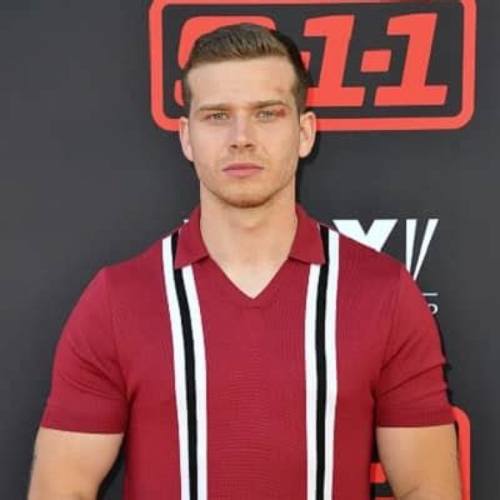Oliver Stark - Bio, Age, height, weight, Wiki, Facts and Family