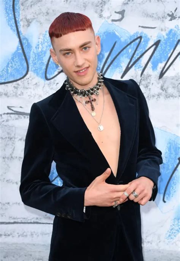 Olly Alexander - Bio, Age, height, Wiki, Facts and Family