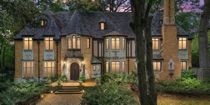 Owning A Mansion Would Be Awesome... But A Mansion With This??? EPIC.