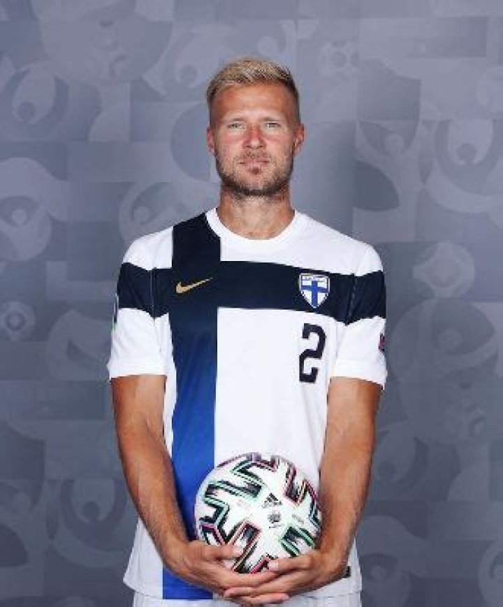 Paulus Arajuuri Bio, Age, Height, Net Worth, Salary, Contract, Market Value, & Dating