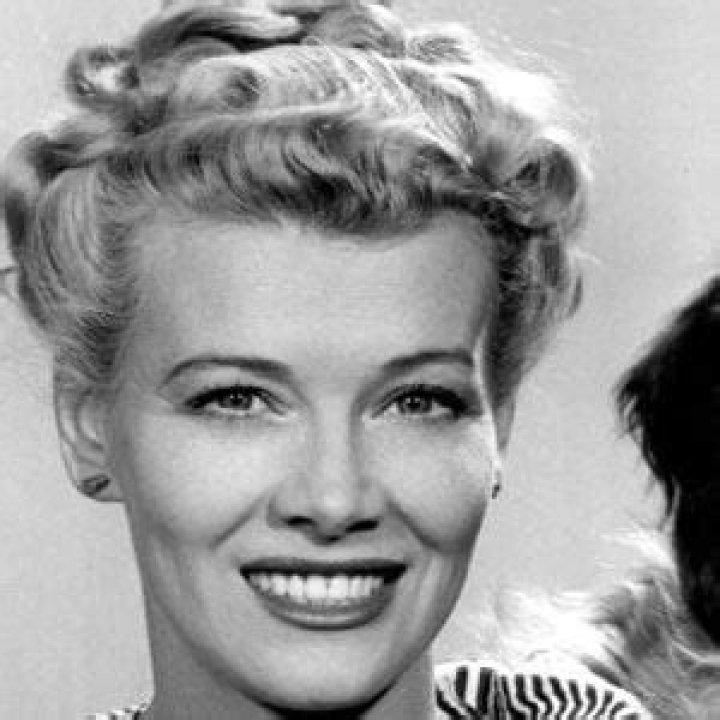 Penny Singleton - Bio, Age, Wiki, Facts and Family