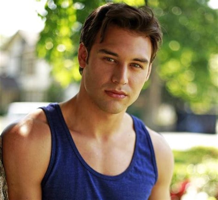 ‘Pretty Little Liars’ Season 4 Spoiler — Jake & Ezra Fight For Aria – Hollywood Life