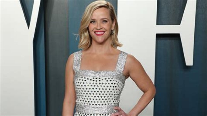 Reese Witherspoon Wears White Swimsuit on Vacation in Mexico – Hollywood Life
