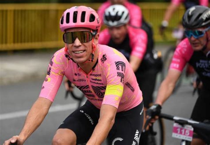 Rigoberto Uran Cycling Career and Earnings; What is his Net worth? Uran's Girlfriend, Affair, Age, Salary, Family, Parents