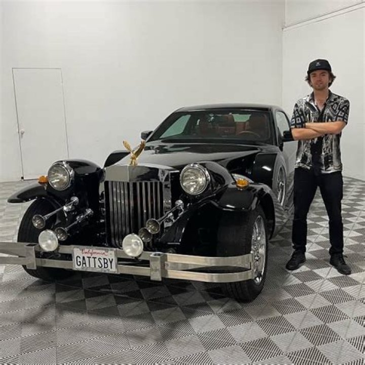 Robbie Jandik: TikTok Star Detailed Bio, Age, Birthday, & Height Insights and more