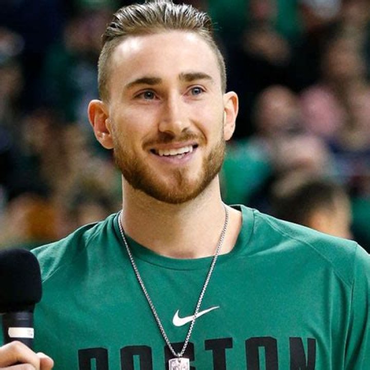 Robyn Hayward Biography- Salary, Earnings, Net worth, Married, Relationship, Affair, Age, height, Family, Career, Girlfriend, wife