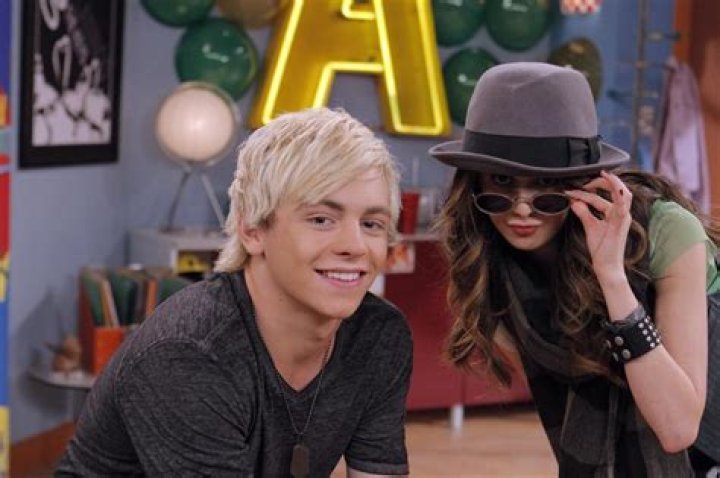 ROSS LYNCH, LAURA MARANO – Celeb Secrets