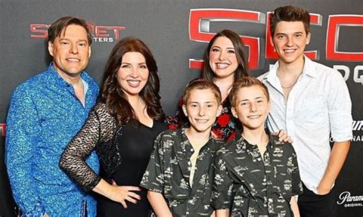 Saffron Sharpe - Bio, Age, Wiki, Facts and Family