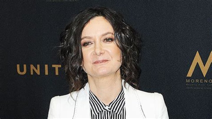 Sara Gilbert Celebrity Profile – Hollywood Life
