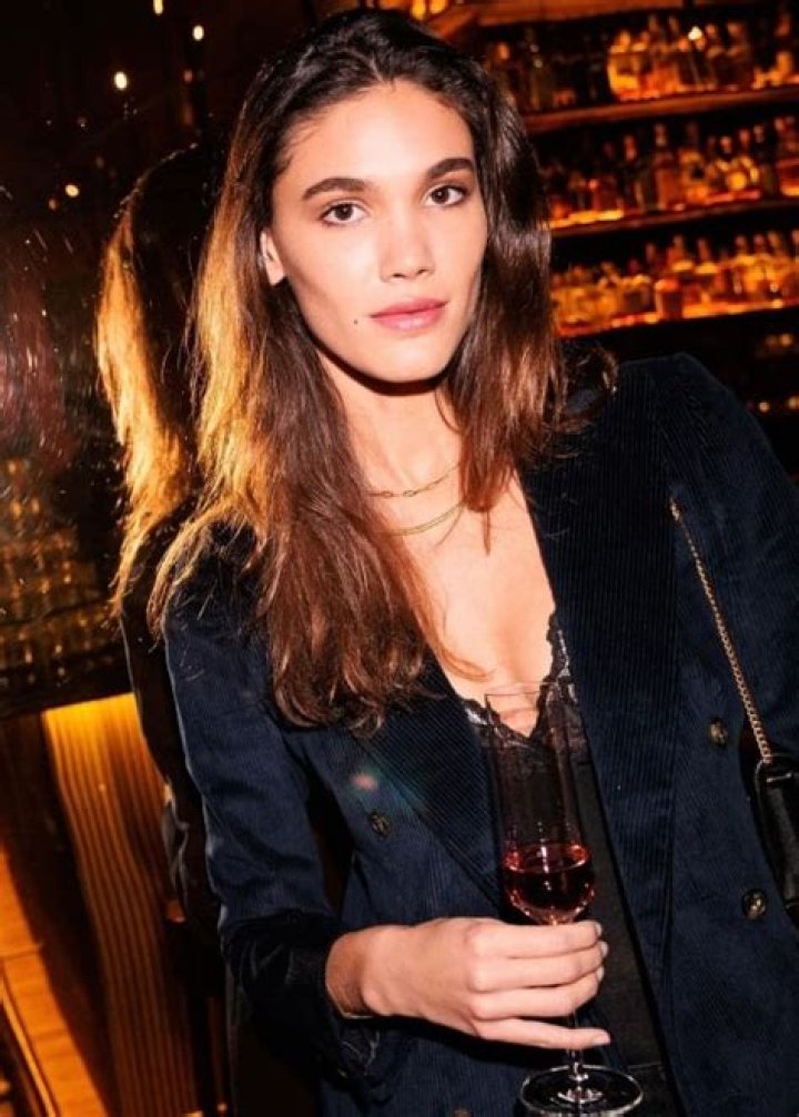 Sarah Stage Height, Weight, Age, Body Statistics