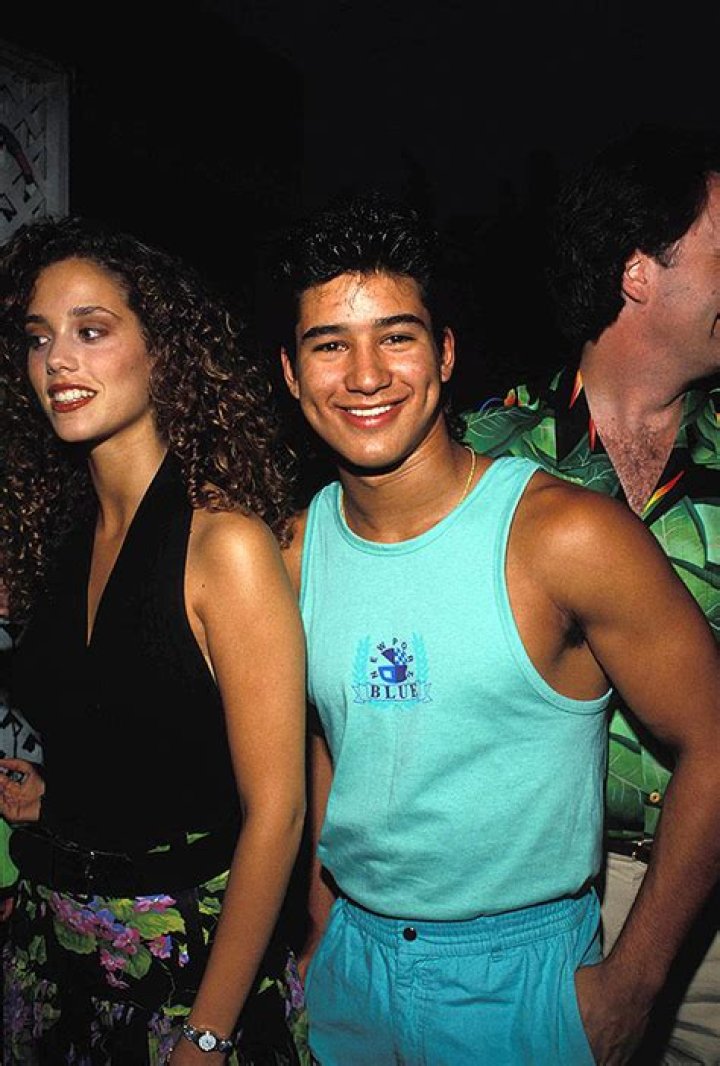 ‘Saved By The Bell’ Reboot Trailer Reunites A.C. Slater & Jessie Spano – Hollywood Life