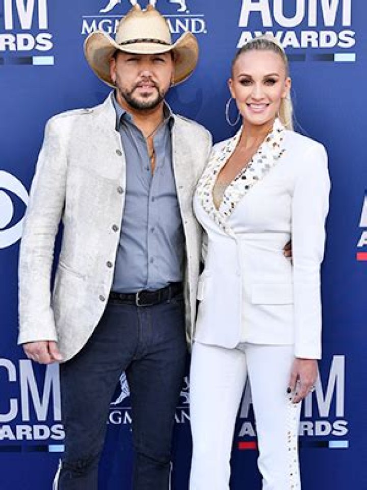 See Country Superstar & His Wife – Hollywood Life