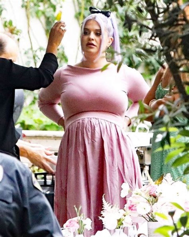 See First Baby Bump Pics As She Wears Pink Dress – Hollywood Life
