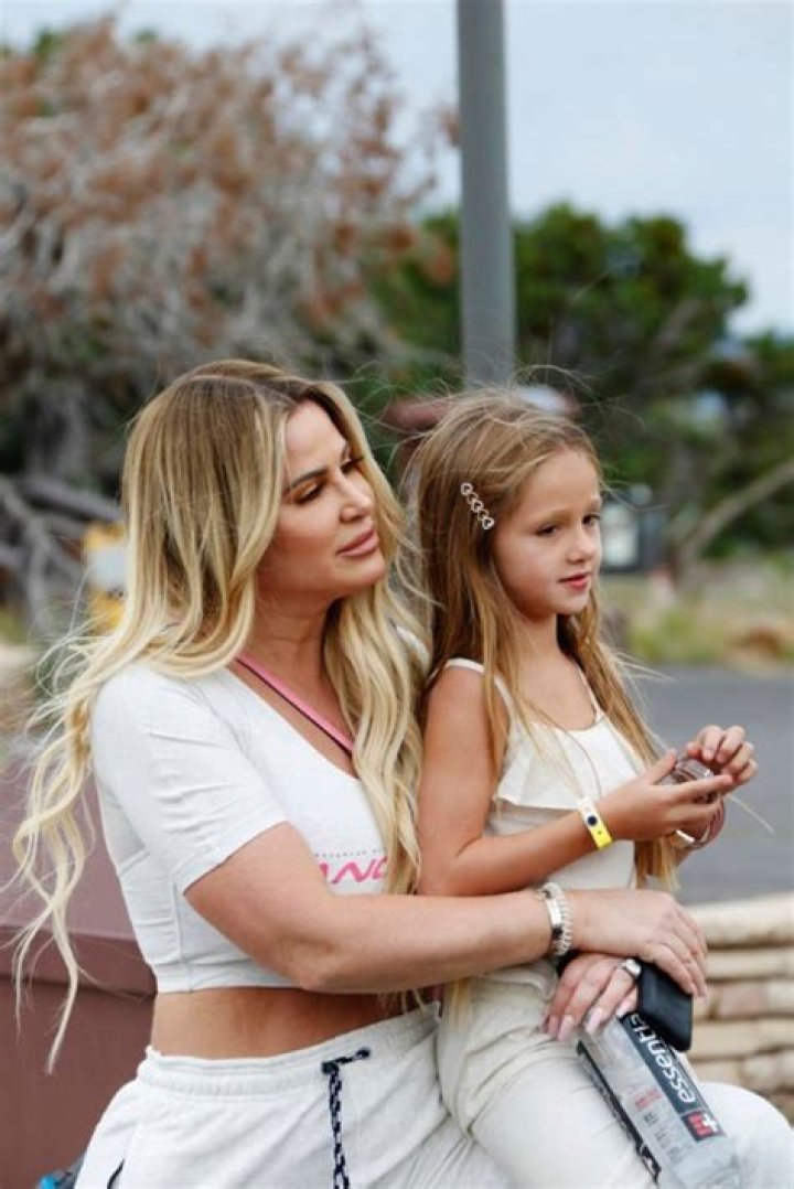 See Photos Of Kim Zolciak & Her Family – Hollywood Life