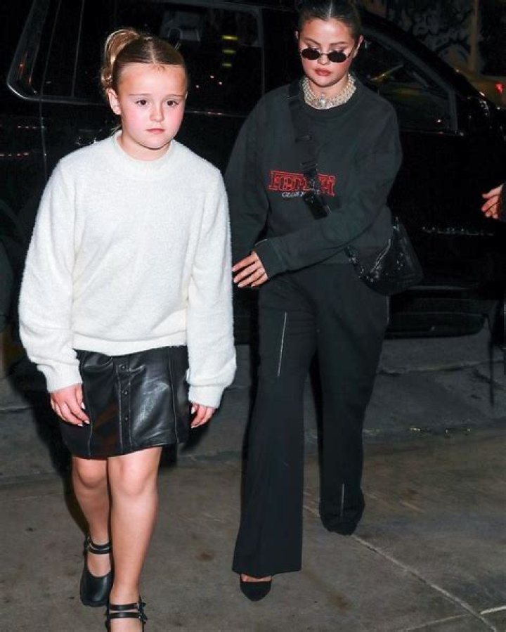 Selena Gomez & Sister Gracie, 9, Seen In Throwback Pool Photos – Hollywood Life
