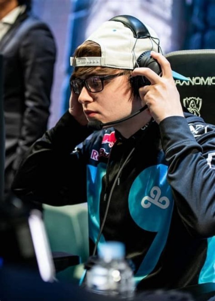 Sneaky (Gamer) Height, Weight, Age, Body Statistics