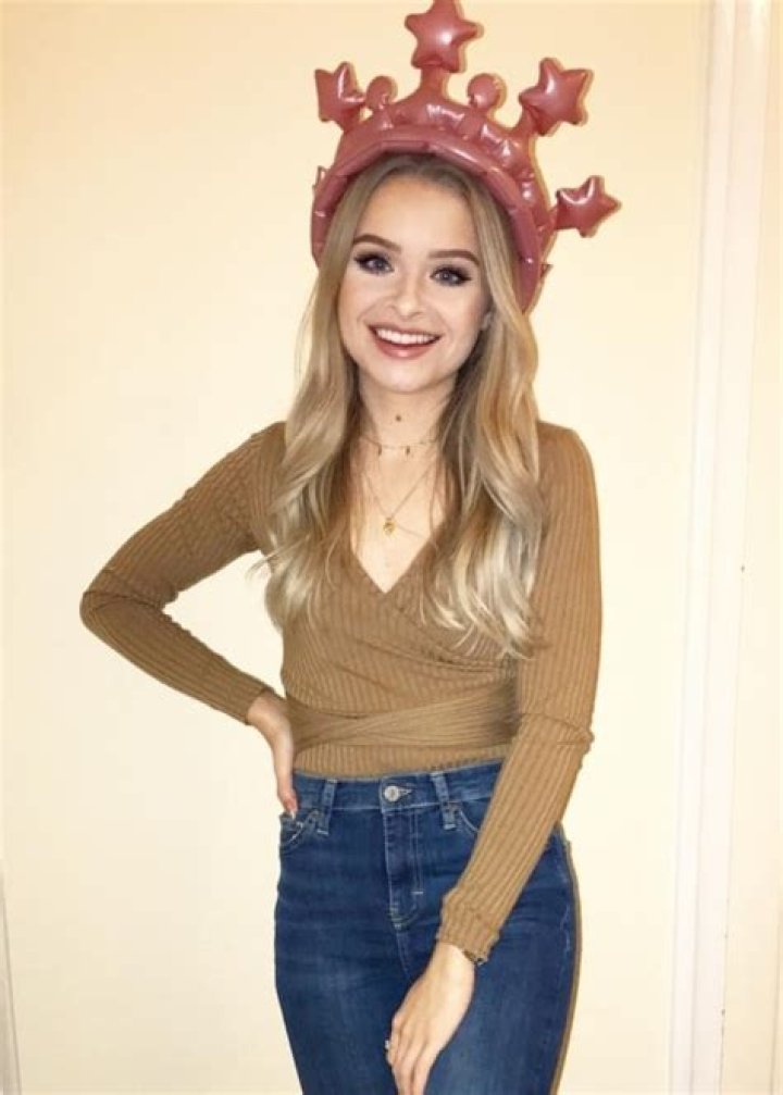 Sophdoesnails Height, Weight, Age, Boyfriend, Family, Facts, Biography