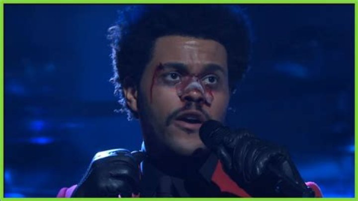 The Weeknd Performs ‘Blinding Lights’ & ‘Scared To Live Again’ – Hollywood Life
