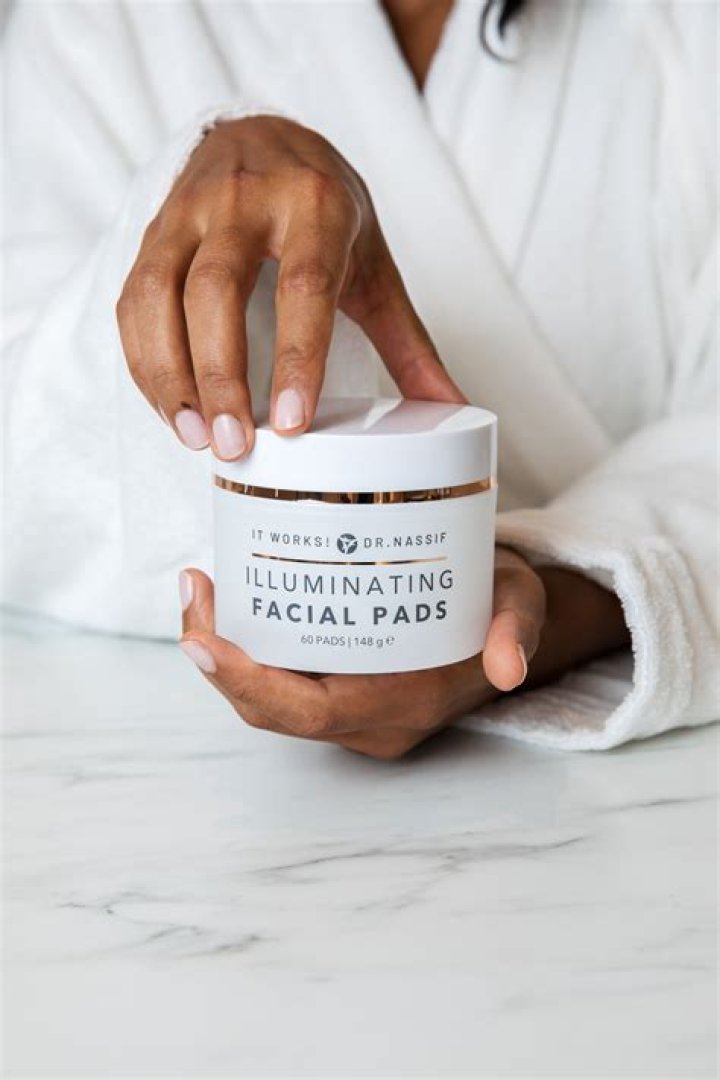 These Top-Selling Exfoliating Pads Have Over 1,000 Reviews & Will Brighten Your Complexion For Spring