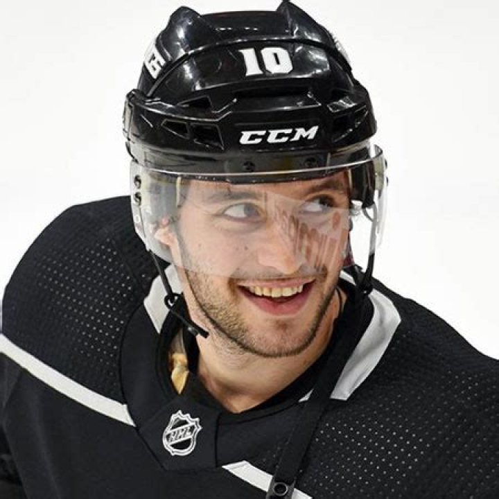 Tobias Rieder Biography-salary, net worth, married, relationship, girlfriend, family, career, age, height, contract, stats